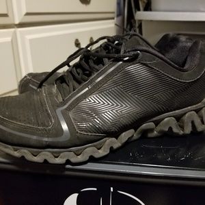 Reebok Zig Zags Black Shoes Size 10